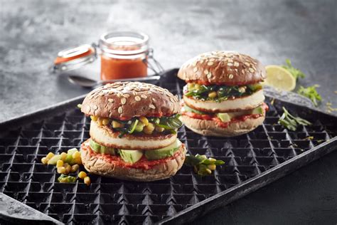 Burger Mit Arla Pro Grilling Cheese Mit Mojo Rojo Und Mais