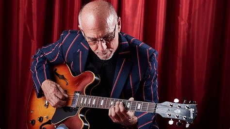 Larry Carlton Guitar Lesson Learn His Jazz Blues Style Guitar World