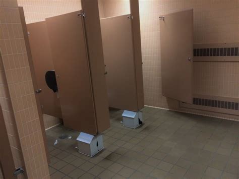 Power Ranking The Best And Worst Bathrooms On Campus