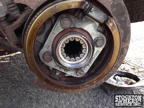 how long to change wheel bearing