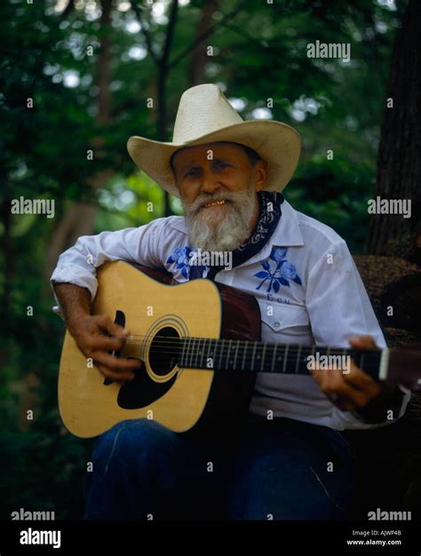 Singing cowboy hi-res stock photography and images - Alamy