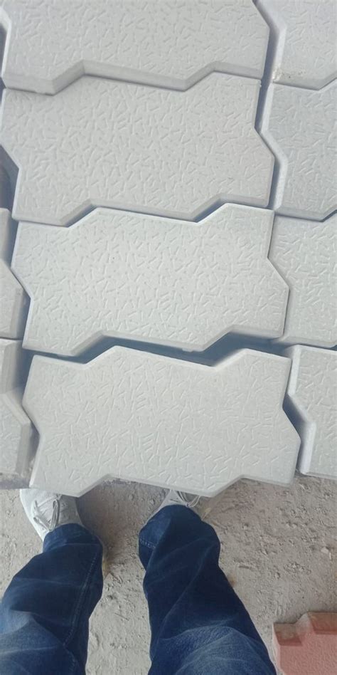 Grey Zig Zag Interlocking Paver Block For Flooring Thickness 80 M M