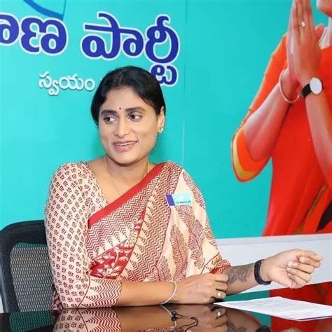 Y S Jagan Mohan Reddy S Sister Y S Sharmila Reddy Set To Join