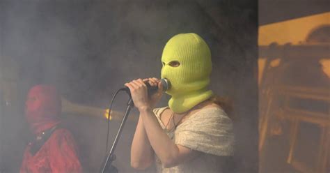 U Švicarskoj zbog grafita uhitili tri članice grupe Pussy Riot sata