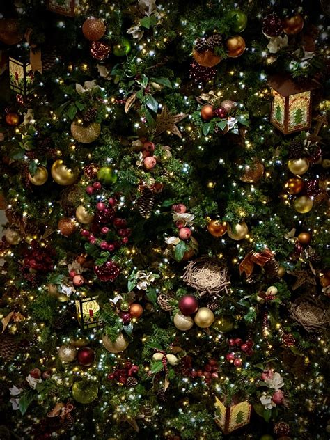 The Grand Californian Hotel Christmas Tree - Wallpaper Edition : r ...