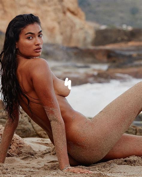 Kelly Gale Topless Hot Celebs Home