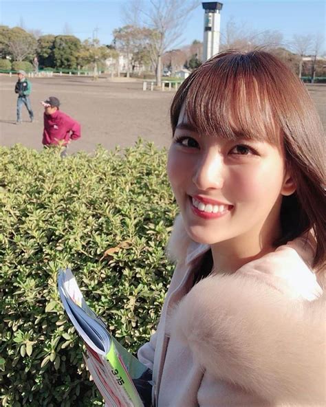 森田真理華さんのインスタグラム写真 森田真理華instagram 「美浦トレーニングセンターで 馬が来るのを待ってる様子です🐎🐎🐎