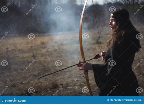 Warrior Medieval Woman with Bow in Battlefield Stock Image - Image of ...