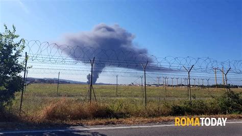 VIDEO Rifiuti In Fiamme Vicino All Aeroporto Di Ciampino