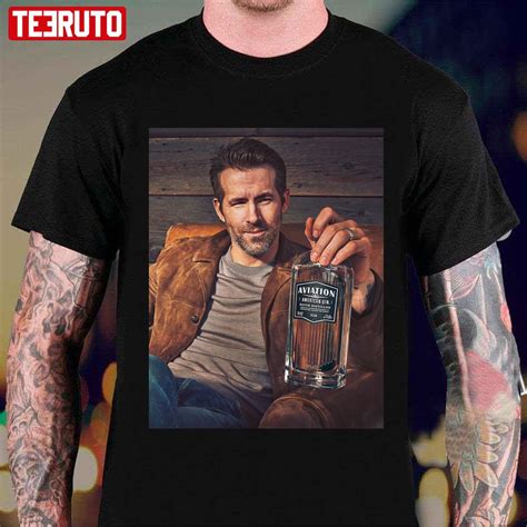 Ryan Reynolds And Gin Bottle Unisex Sweatshirt - Teeruto