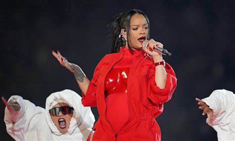 Rihanna Super Bowl 2023 halftime show had no guests, fans loved it