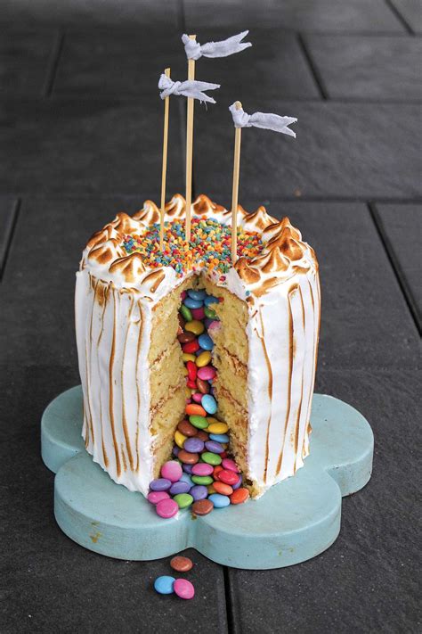 Piñata Torte Mit Toasted Marshmallow Frosting Amicellade