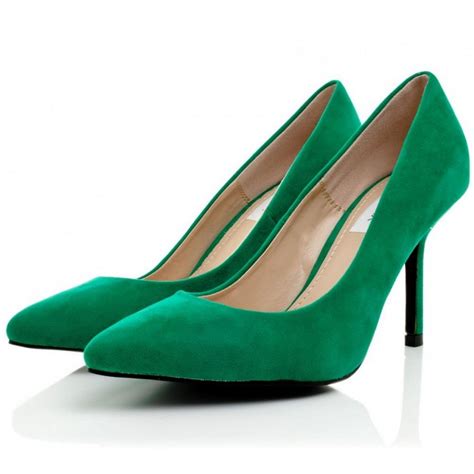 Zapatos verdes Aprende cómo combinarlos y destacar siempre