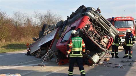 Walldorf Drei Verletzte Bei Lkw Unfall Auf A Bei Walldorfer Kreuz