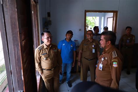 Pj Bupati Bekasi Tinjau Gudang Logistik Pemilu Kecamatan Cikarang Selatan