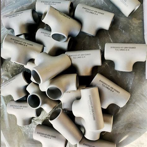 ASTM Hot Press Forming Carbon Steel Equal Tee Butt Weld Steel Fittings Customized