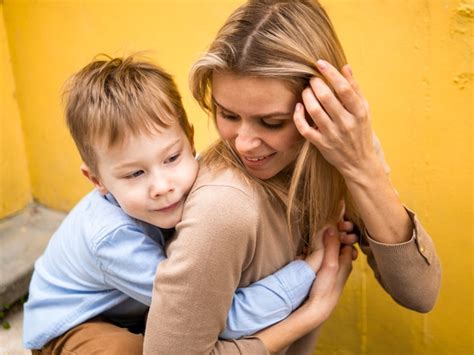 Free Photo Front View Cute Son Hugging His Mother