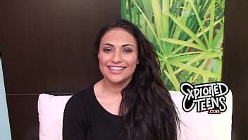 Esta Joven Morena Tiene Bonitas Tetas Naturales De Copa D Xvideos