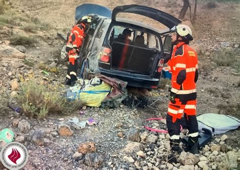 Las imágenes del accidente en Granada al caer con su coche por un