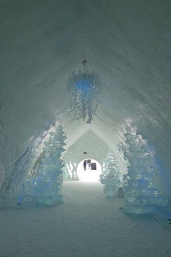 Sleeping in Icy Rooms at Hotel de Glace Near Quebec City