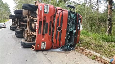 Acidente Entre Caminh O E Carro Deixa Um Ferido Na Br Em Ibatiba