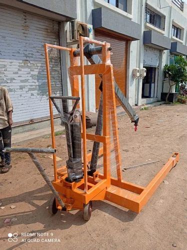 Orange Hydraulic Floor Cranes Max Height Feet Capacity Ton