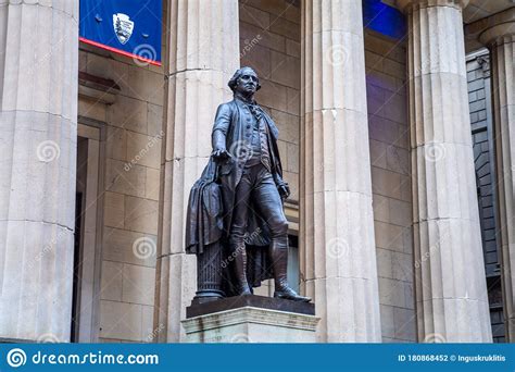 Federal Hall and George Washington Statue in New York Editorial ...