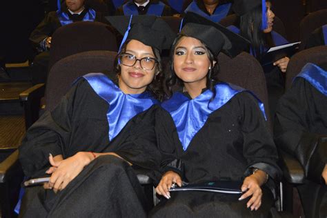 Se gradúan alumnos de la Preparatoria Alfonso Calderón Moreno y del