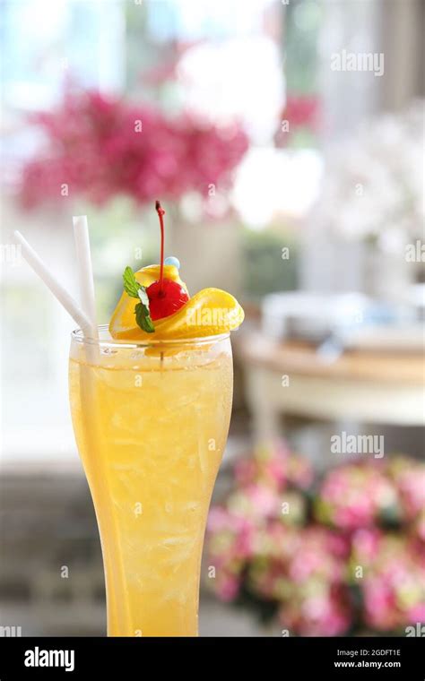 Ice fruit tea drink Stock Photo - Alamy