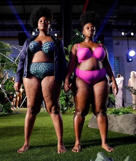 Rihanna desfila linha de lingerie selvagem no último dia do NYFW Metrópoles