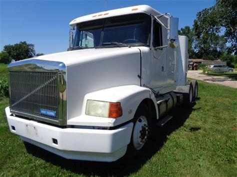 White Gmc Volvo T A Truck Tractor Bigiron Auctions