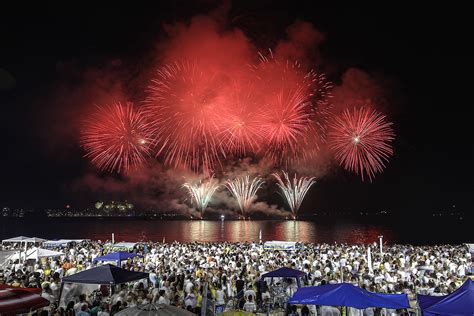 Relembre o Réveillon 2023 na Praia do Flamengo Réveillon 2024