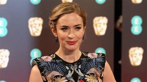 Heres Your First Look At Emily Blunt As Iconic Nanny Mary Poppins