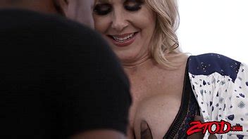 MILF Tetona Julia Ann Follada Duro Por Una Gran Polla Negra XVIDEOS