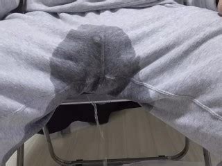 男性がスウェットを履いたままお漏らし射精した動画 Pornhub Gay