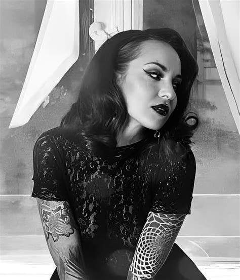 Pin by Andrés Araujo on metal girls 🖤 | Metal girl, Rockabilly girl