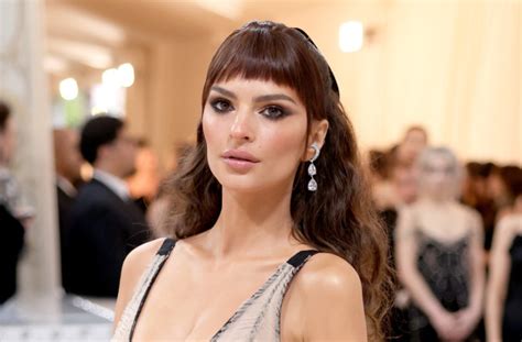 Emily Ratajkowski Channels A Hollywood Legend At The Met Gala