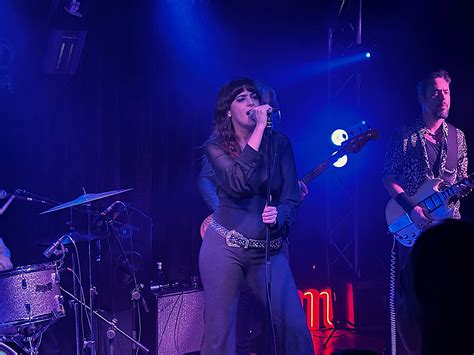 Doble pase íntimo de Nat Simons en el pub Los Clásicos,