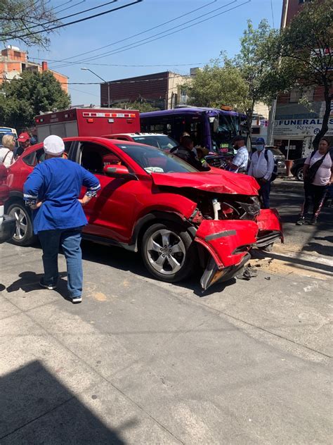 Fuerte Accidente En Calzada De Tlalpan Hay Una Persona Lesionada