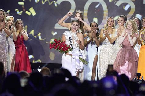 Grace Stanke 5 Things About Wisconsins Miss America 2023 Winner The