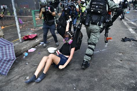 Hong Kong Protests Police Surround Protesters At University Cnn