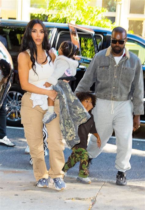 Kim Kardashian et Kanye West virée à New York avec leurs enfants