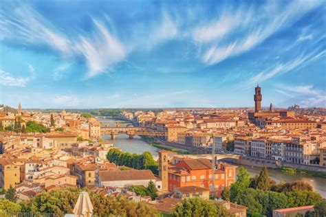 Bela paisagem acima do panorama na vista histórica da florença do ponto