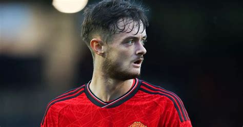 Joe Hugill Set To Sign New Manchester United Deal Manchester Evening News