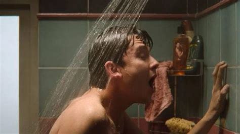 Sex Education ın Seks Sahnelerinde Oyuncuların Konforunu Sağlayan Yakınlık Koordinatöründen