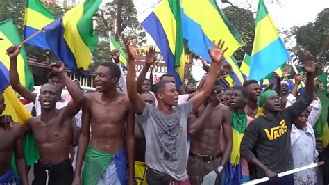 Video Menschen Feiern Nach Milit Rputsch In Gabun Stern De