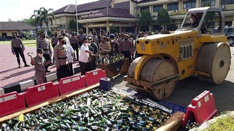 Operasi Pekat Ribuan Botol Miras Di Pekalongan Dimusnahkan