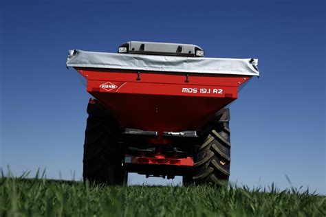 DSLogan – Kuhn MDS range of Fertilizer Spreaders