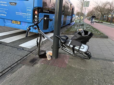 Fotonieuws Fietsster 38 ernstig gewond na aanrijding met bus WâldNet