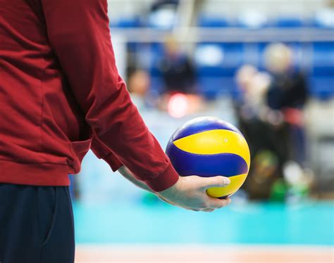 10 best male volleyball central midfielders in history
